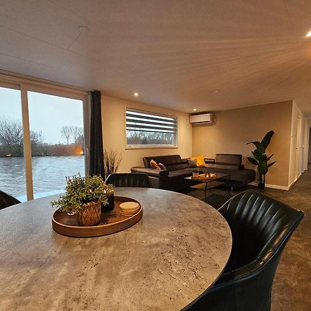 Luxe Woonboot In De Natuur Evt Met Console Bootje! Leeuwarden Exteriör bild